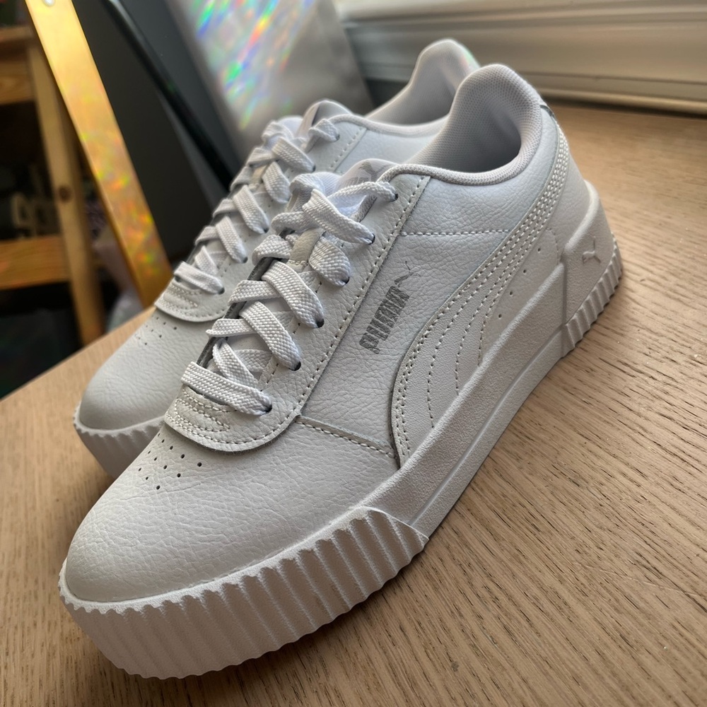 White Puma Women’s Sneakers Size 6 **new**